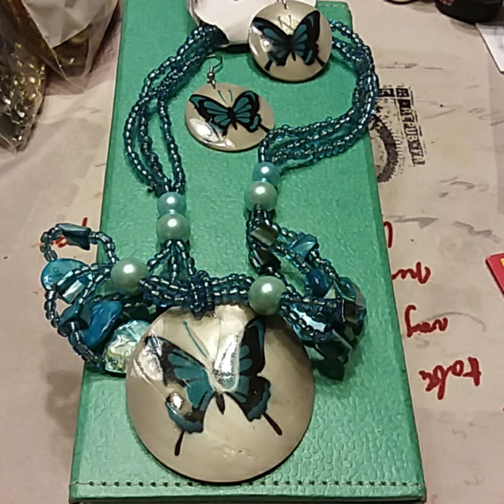 Beautiful  butterfly necklace and earrings set